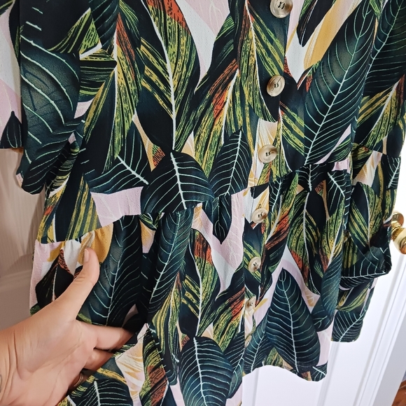 Women’s Tropical Ruffle Shift Dress - Picture 7 of 7